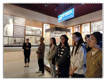 图10 全体党员学习中