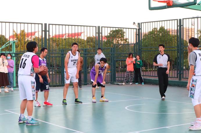 一群小孩在运动描述已自动生成