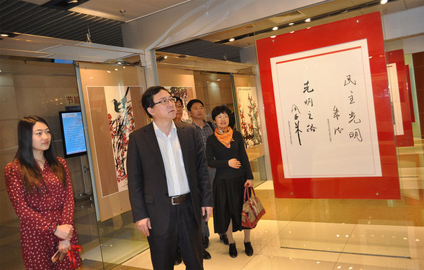 博彩网址大全-博彩网址导航
杨作东院长一行来访光明日报